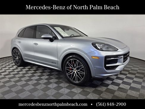 Used 2025 Porsche Cayenne GTS image 8