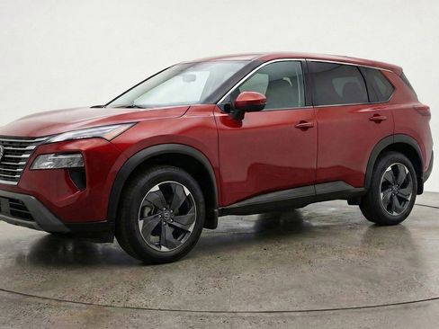 Used 2025 Nissan Rogue SV image 3