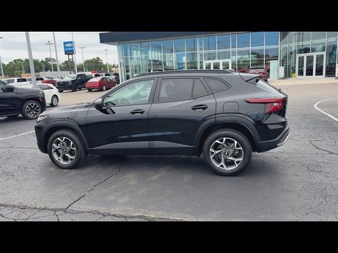 Certified 2024 Chevrolet Trax LT w/ Driver Confidence Package FWD image 6