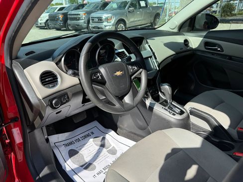 Used 2015 Chevrolet Cruze LT image 9