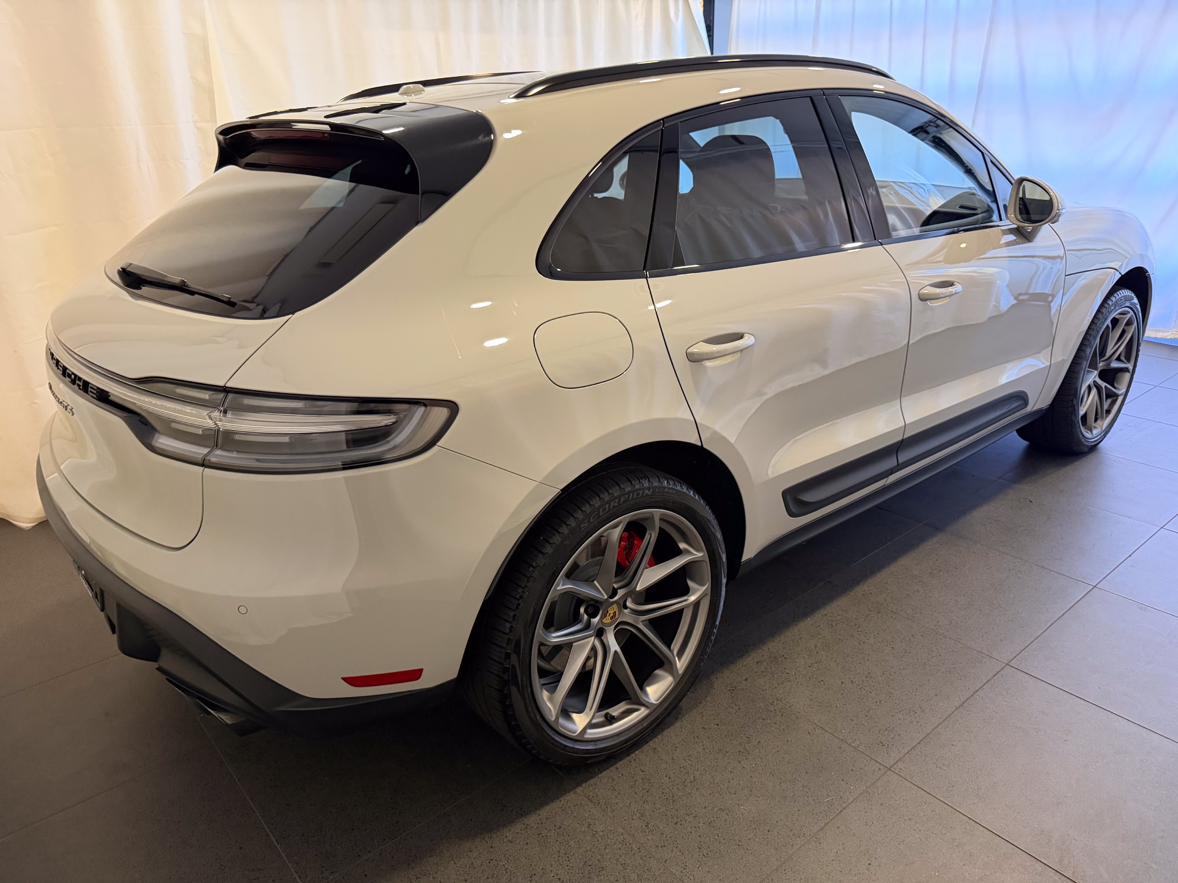 Certified 2024 Porsche Macan GTS AWD/4WD image 9