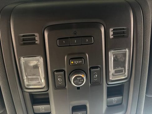 Used 2022 Chevrolet Tahoe Z71 w/ Luxury Package AWD/4WD image 29