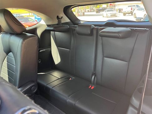 Used 2024 Toyota Highlander XLE image 7