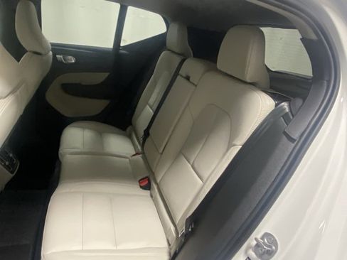 Used 2025 Volvo XC40 B5 Ultra image 14