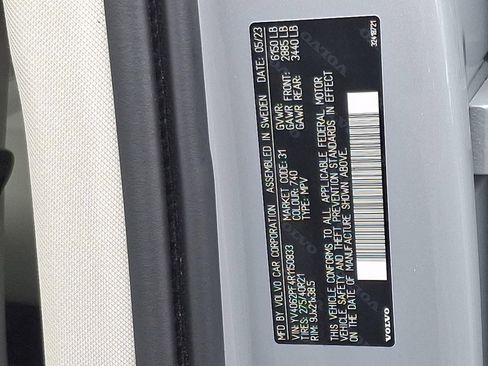 Certified 2024 Volvo XC90 B6 Ultimate w/ Protection Package Premier image 28