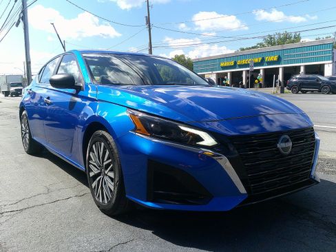 Used 2025 Nissan Altima 2.5 SV FWD image 7