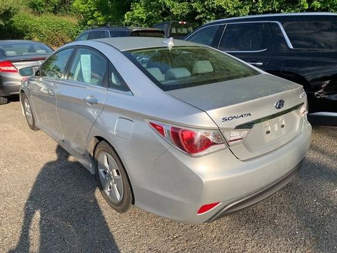 Used 2011 Hyundai Sonata Hybrid FWD image 2