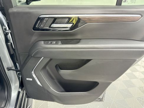 Used 2025 Chevrolet Tahoe Premier AWD/4WD image 25