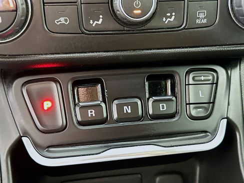 Used 2018 GMC Terrain SLE image 16