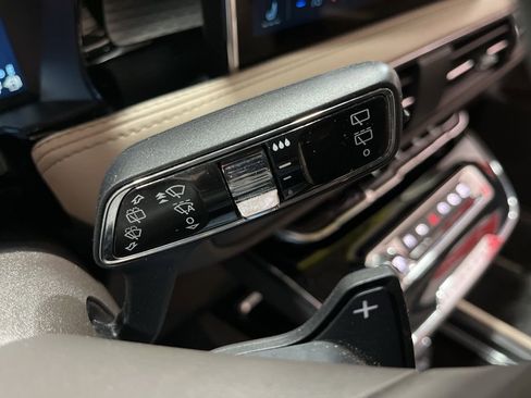 Used 2023 Lincoln Corsair Standard w/ Equipment Group 101A image 26