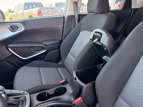 Used 2024 Kia Soul LX w/ Option Group 015 FWD image 19