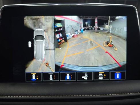 Used 2023 GMC Yukon SLT w/ SLT Premium Package image 24