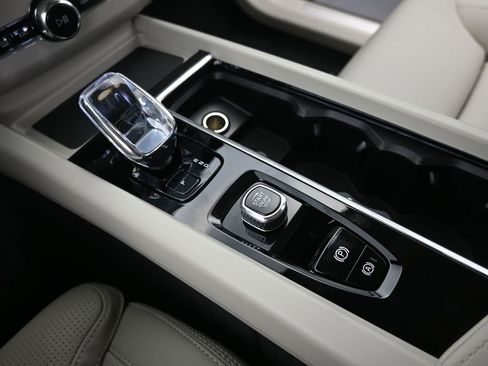 New 2026 Volvo XC60 B5 Ultra w/ Protection Package Premier image 25