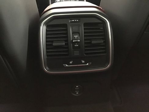 Certified 2026 Porsche Macan AWD/4WD image 24