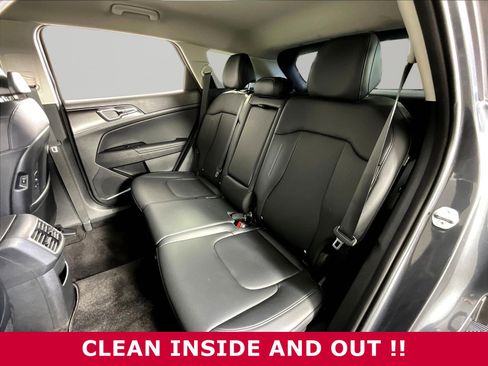 Used 2025 Kia Sportage EX FWD image 22