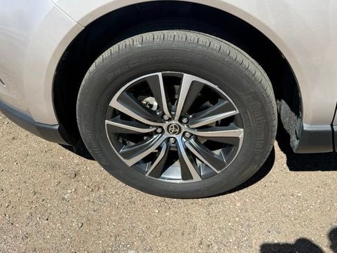 Used 2021 Toyota Venza LE w/ Carpet Mat Package (TMS) AWD/4WD image 11