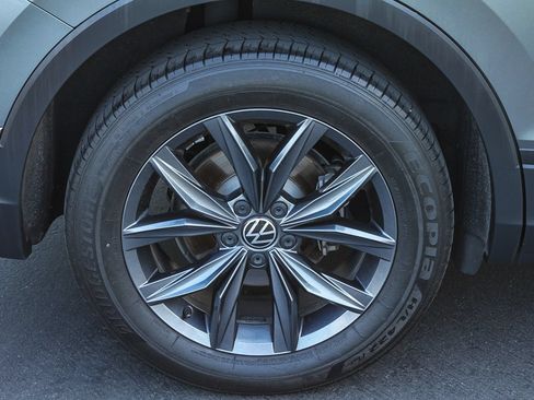 Used 2023 Volkswagen Tiguan SE FWD image 11