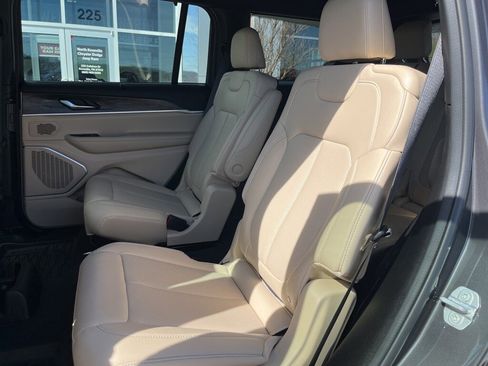 Used 2024 Jeep Grand Cherokee L Limited w/ Luxury Tech Group II image 15