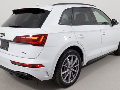 Used 2024 Audi Q5 e Premium Plus w/ Premium Plus Package image 27