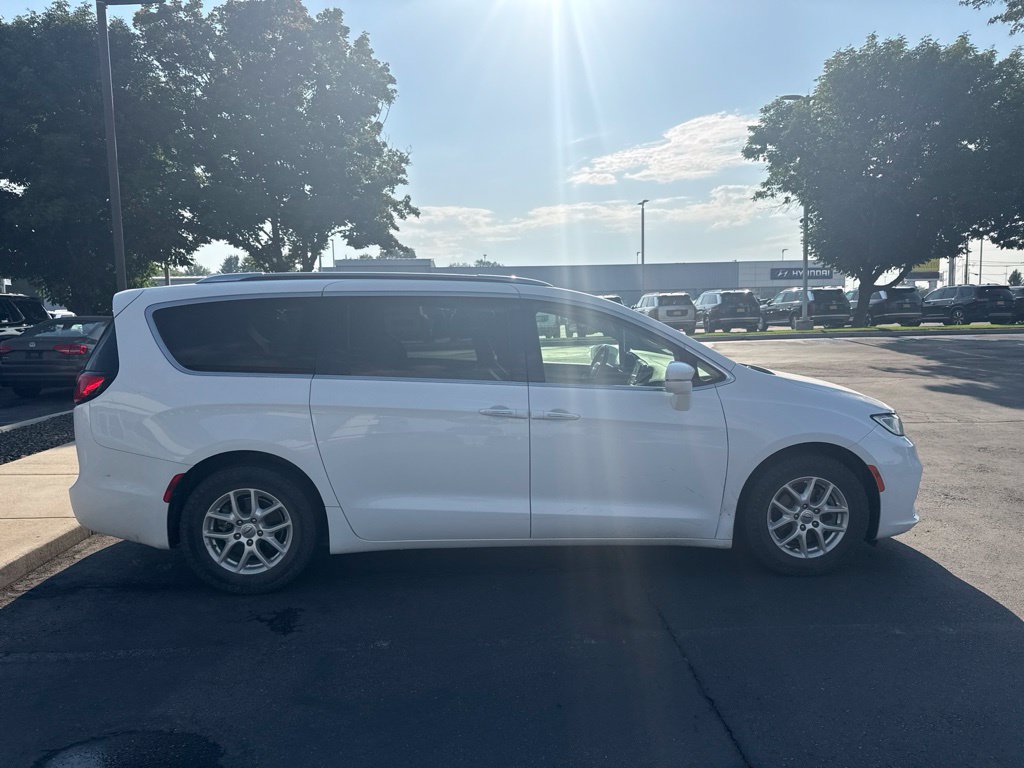 Used 2021 Chrysler Pacifica Touring-L FWD image 6