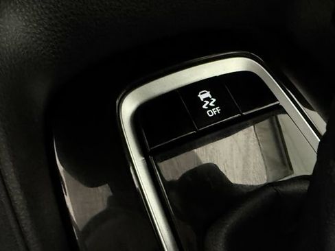 Used 2025 Toyota Corolla LE FWD image 18