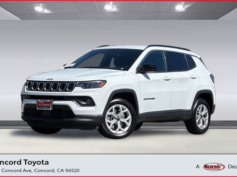 Used 2025 Jeep Compass Latitude AWD/4WD image 1