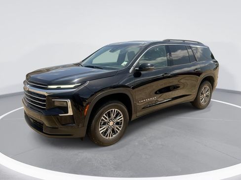 Used 2025 Chevrolet Traverse LT AWD/4WD image 1