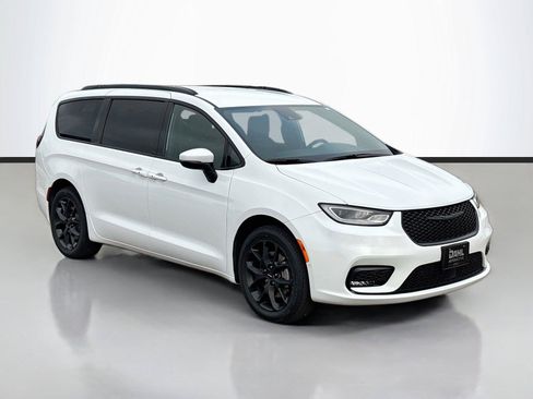 Certified 2023 Chrysler Pacifica Touring-L w/ S Appearance Package AWD/4WD image 1
