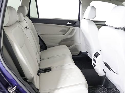 Used 2024 Volkswagen Tiguan SE image 36