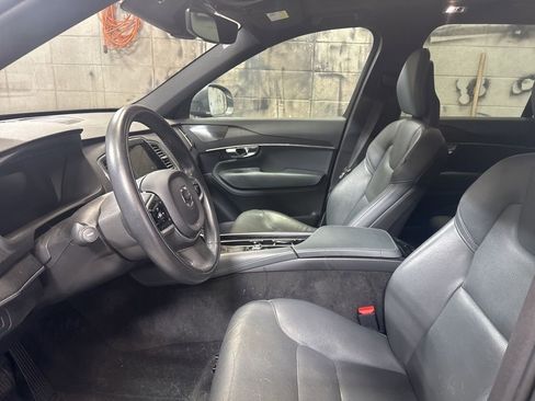 Used 2020 Volvo XC90 T6 Momentum w/ Protection Package Premier image 2