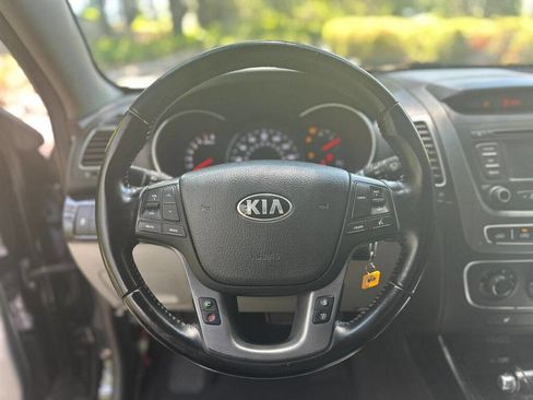 Used 2014 Kia Sorento LX image 8