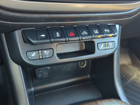 Used 2020 GMC Canyon Denali image 26