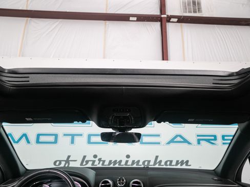 Used 2017 Bentley Bentayga image 37