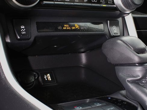 Used 2024 Toyota RAV4 LE image 33