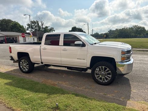 Used 2019 Chevrolet Silverado 2500 LT AWD/4WD image 8
