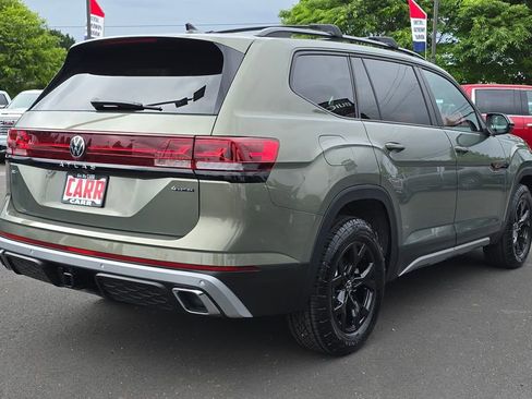 Used 2025 Volkswagen Atlas Peak Edition SE AWD/4WD image 39