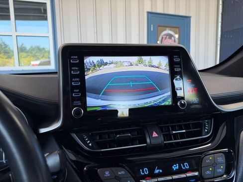 Used 2019 Toyota C-HR XLE FWD image 17
