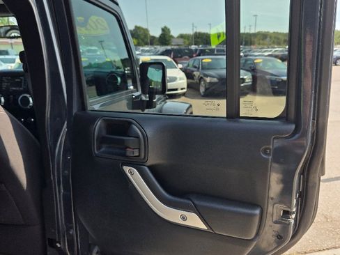 Used 2017 Jeep Wrangler Unlimited Sahara w/ Connectivity Group image 14