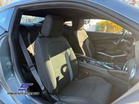 Used 2021 Chevrolet Camaro LT image 15