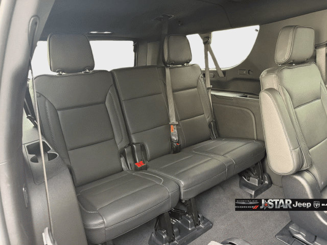 Used 2025 GMC Yukon XL Denali AWD/4WD image 30