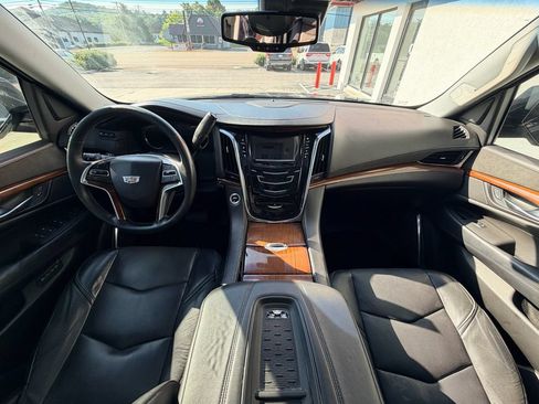 Used 2016 Cadillac Escalade Luxury AWD/4WD image 21