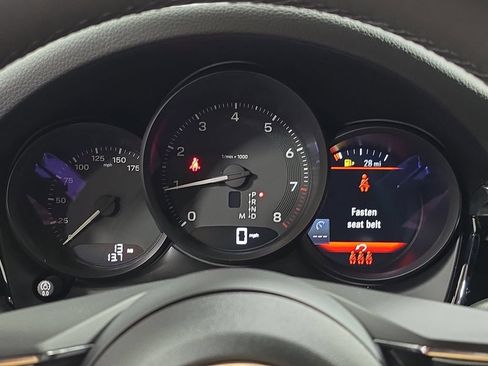 Certified 2025 Porsche Macan AWD/4WD image 15