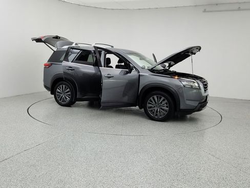 Used 2025 Nissan Pathfinder SL w/ SL Premium Package image 10