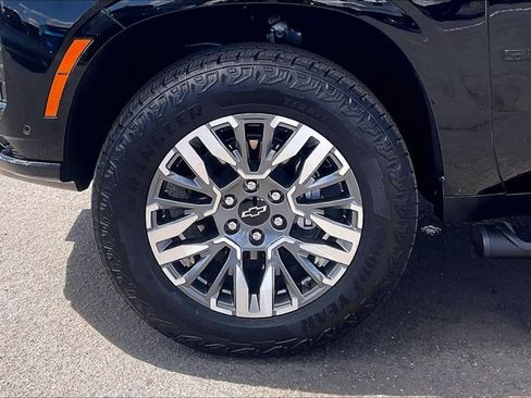 Used 2025 Chevrolet Suburban Z71 AWD/4WD image 9