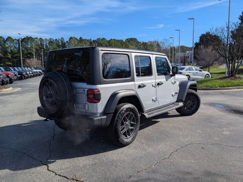 Used 2024 Jeep Wrangler Sport S image 5