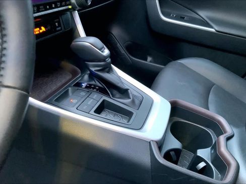 Used 2019 Toyota RAV4 Limited image 16