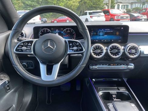 Used 2022 Mercedes-Benz GLB 250 w/ Premium Package Lite image 12