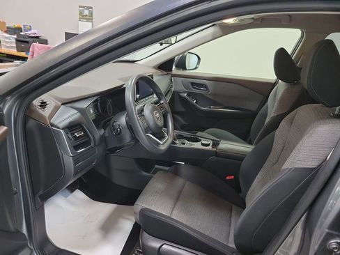 Used 2021 Nissan Rogue S image 4