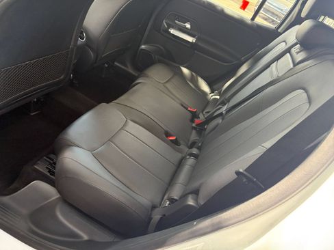 Used 2025 Mercedes-Benz GLB 250 image 41