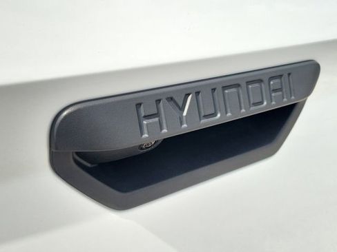 Used 2025 Hyundai Santa Cruz SE FWD image 8